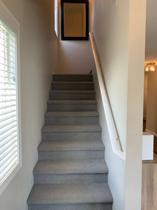 Building Photo - Gorgeous 2 Bed 1.5 Bath Condo For Rent