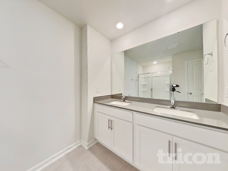 Building Photo - 141 Chapel Dr