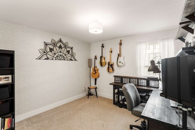 Building Photo - 429 Westboro Dr