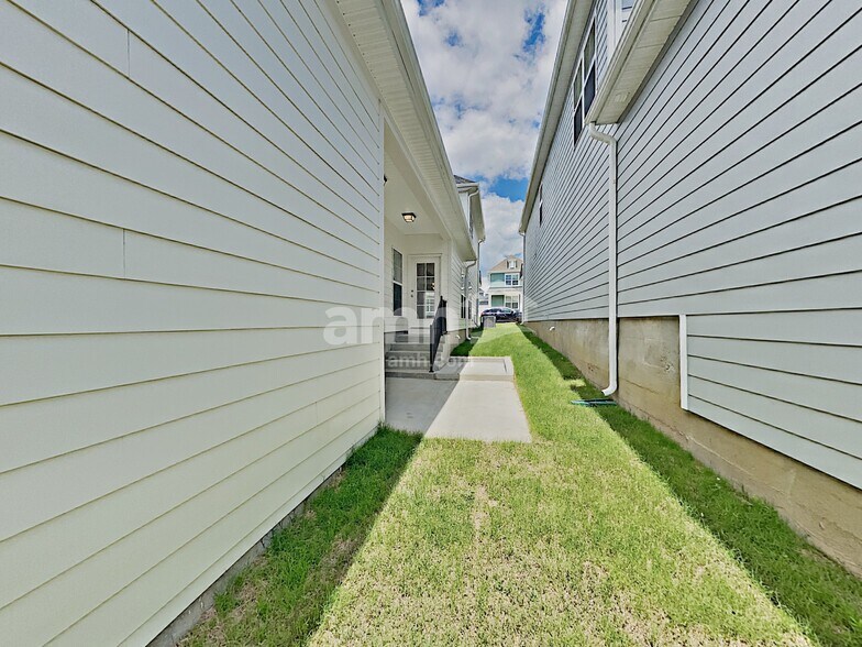 Building Photo - 5320 Tupelo St