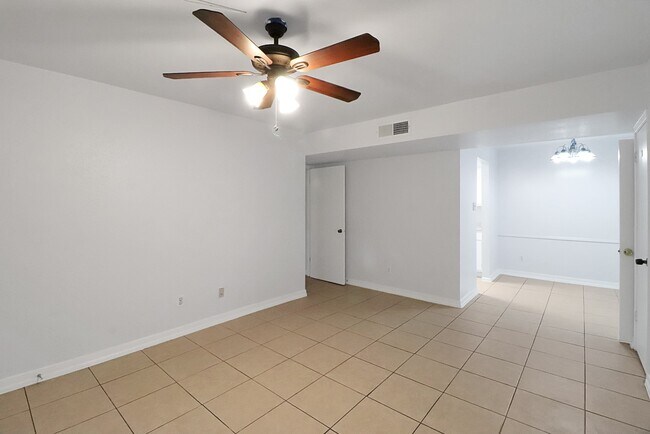 Building Photo - 5929 Queensloch Dr