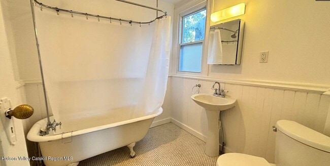 Building Photo - 967 Columbia St