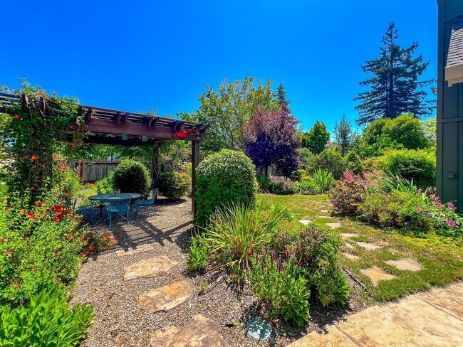Building Photo - Charming Four Bedroom Home in Napa's Sough...