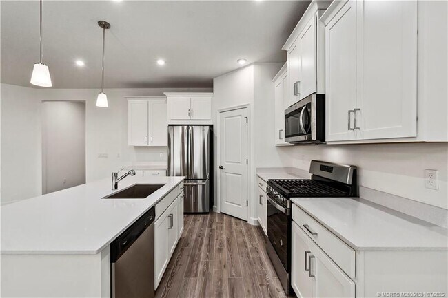 Building Photo - 14135 SW Safi Ter