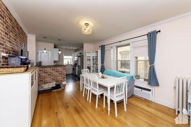 Building Photo - 2 bedroom in Chicago IL 60640