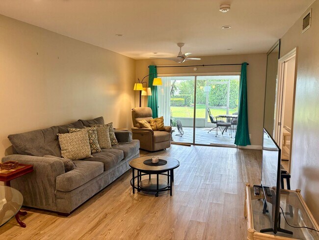 Building Photo - WATERFRONT 2/2 Condo in Stuart