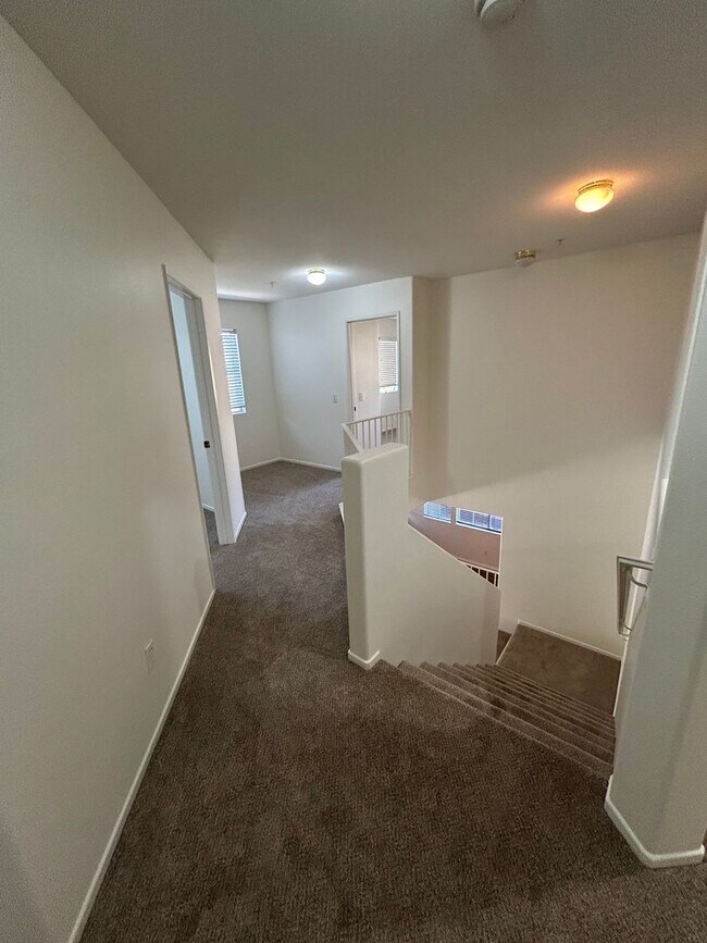 Building Photo - Cute, Clean and Cozy 3 Bedroom Condo w/Attached 2 Car Garage in Murrieta