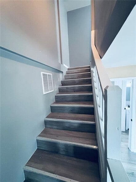 Building Photo - 26 Shadow Ln