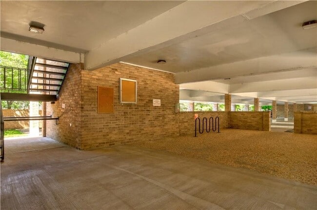 Building Photo - Furnished 1x1 North Campus Apartment on Guad