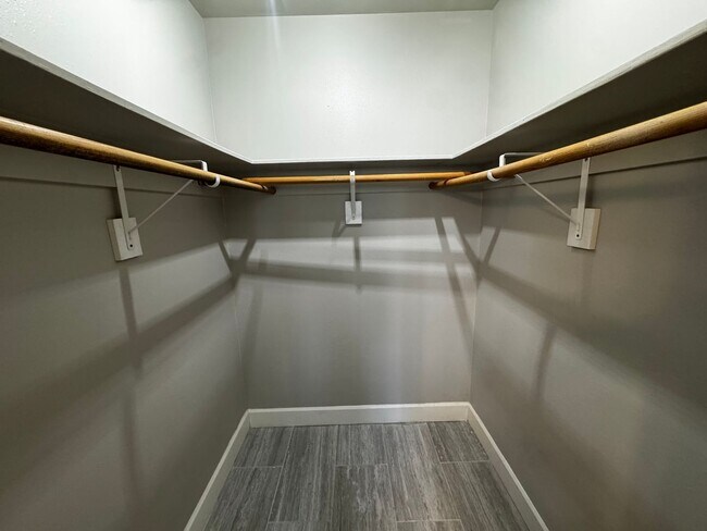 Building Photo - Home near UNM.