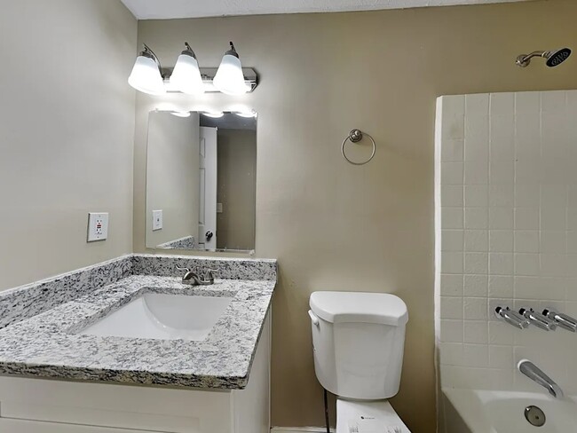 Building Photo - 605 Tower Rd