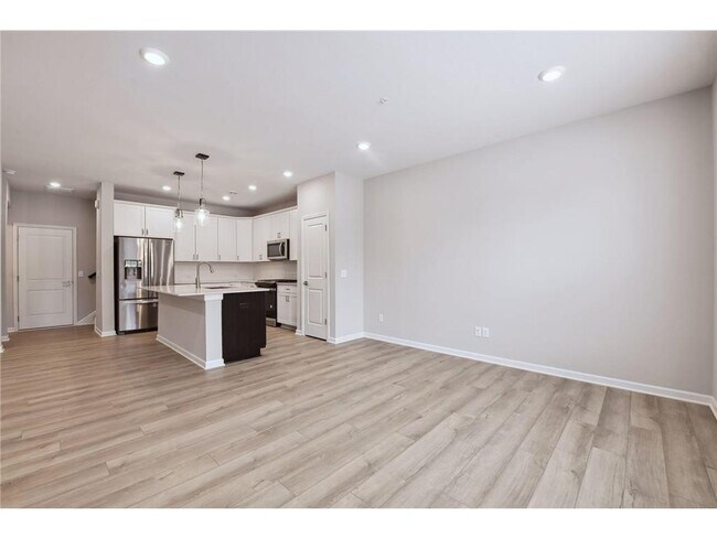 Building Photo - 2438 N Blossom Cir