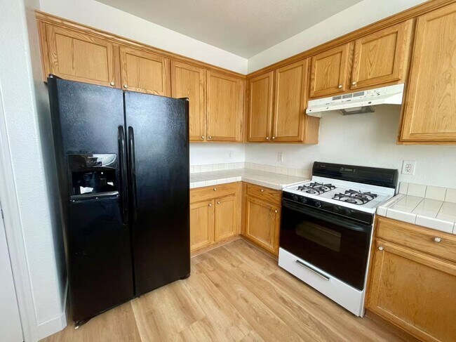 Building Photo - Sweet 2 stories single-family house with 4 bedrooms