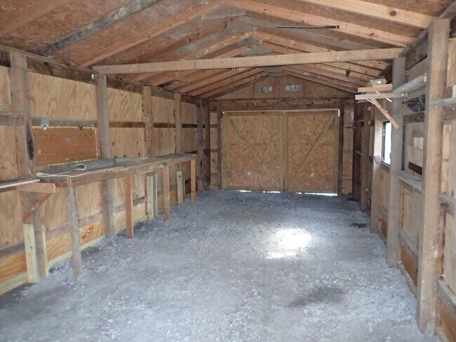 Building Photo - 230 Happy Hollow Ln