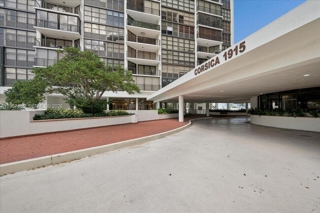 Building Photo - 1915 Brickell Ave