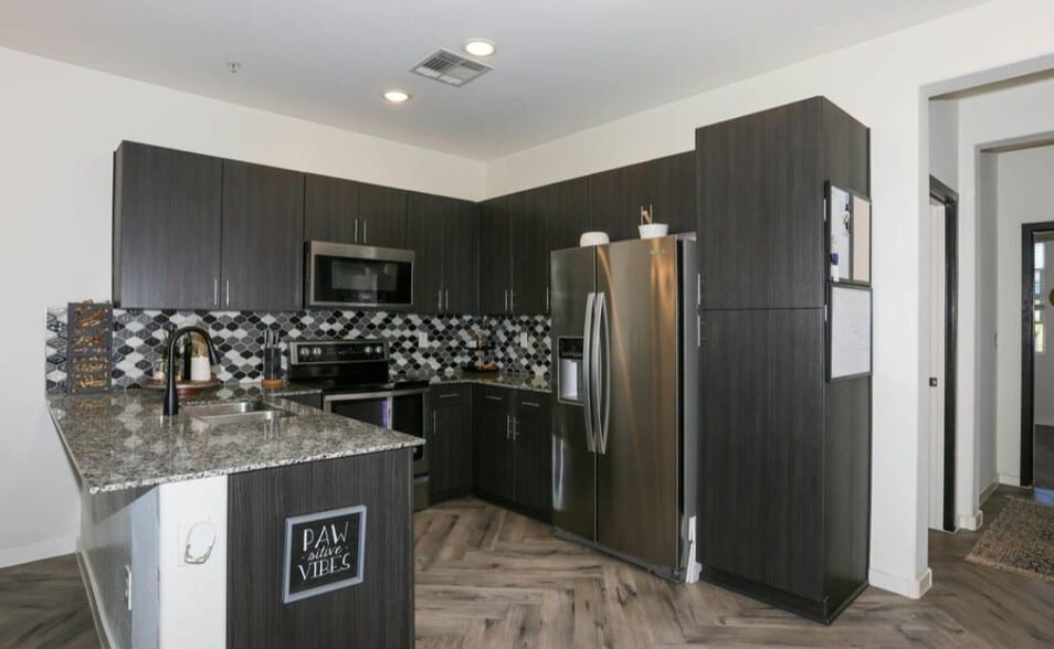 Building Photo - 2321 E Huntington Dr