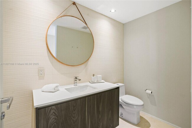 Building Photo - 650 NE 32nd St