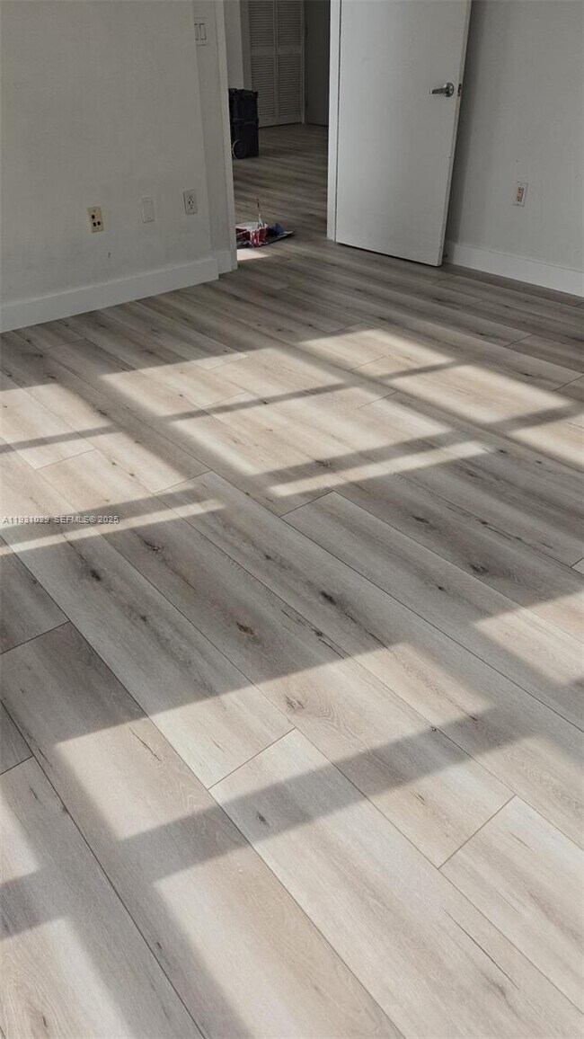 Building Photo - 3451 NE 1st Ave