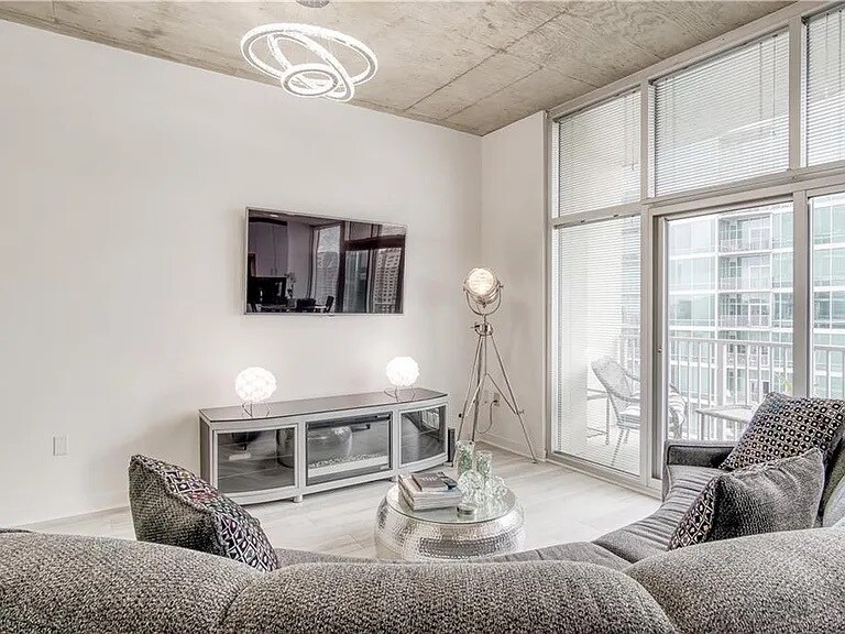 Building Photo - 943 Peachtree St NE