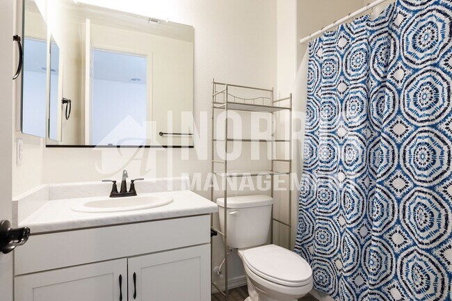 Building Photo - Beautiful Home in Villago