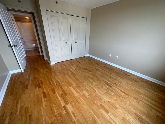 Building Photo - 10 Museum Way