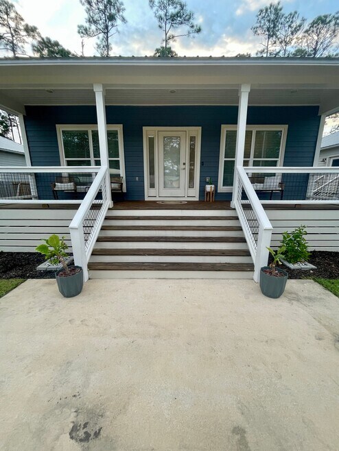 Building Photo - 105 1st St
