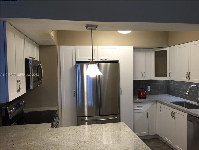 Building Photo - 3505 S Ocean Dr