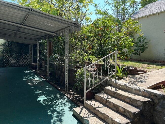 Building Photo - Rare Nostalgic Vintage 2Bedroom Home