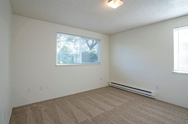 Building Photo - Charming Ground-Level 2-Bedroom Apartment ...