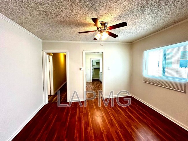 Building Photo - 612-614 N Poinsettia Pl