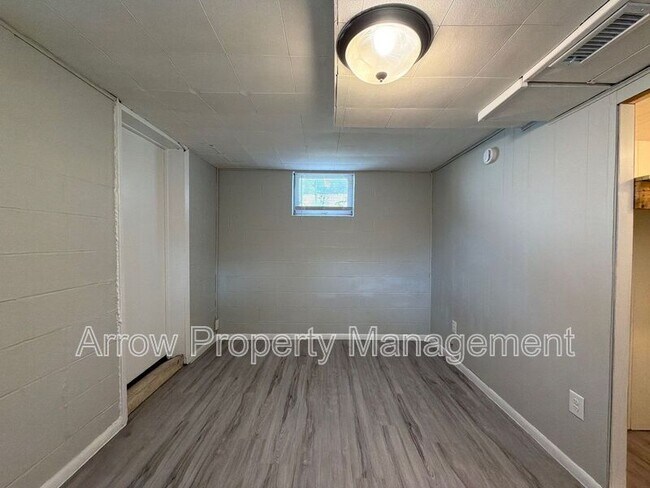 Building Photo - 2049 Worthington Ave