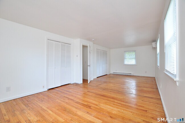 Building Photo - 13 Pleasant View Ave