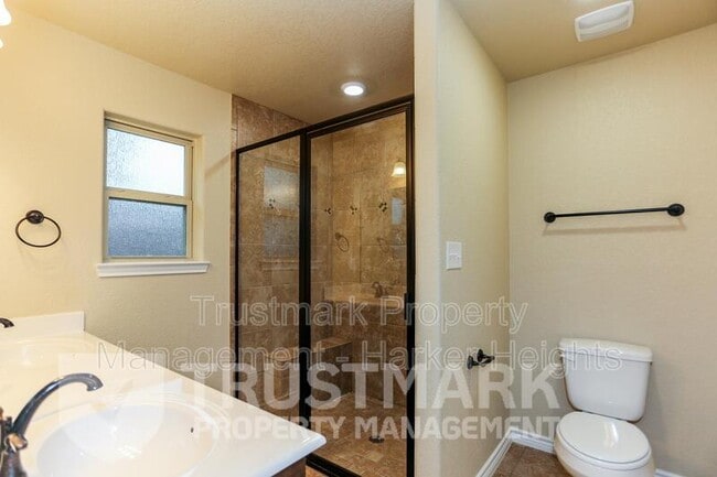 Building Photo - 1304 Risen Star Ln
