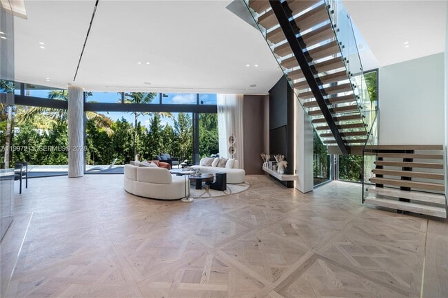 Building Photo - 1045 W 47th Ct