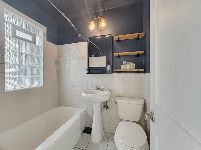 Building Photo - 2729 Vernon Ave S