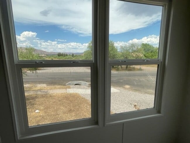 Building Photo - Price Reduction on this 2 Bedroom on Nice ...