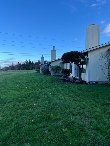 Building Photo - 1045 3rd Ave