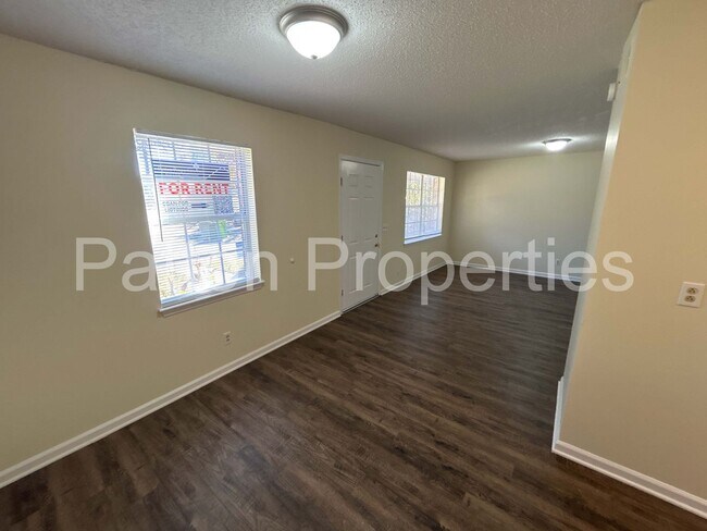 Building Photo - 11 Loquat Ct