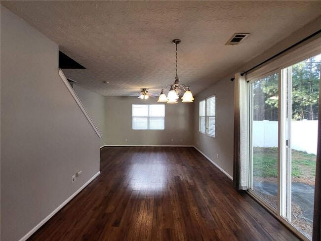 Building Photo - 402 Chatooga Ln