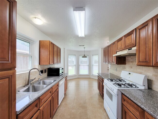 Building Photo - 16807 Sussex Dr