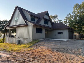 Building Photo - Stunning Lake living home with a lake view...