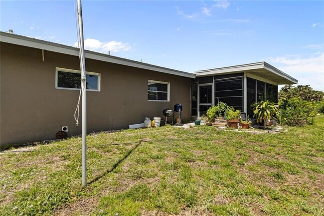 Building Photo - 4020 Palm Dr