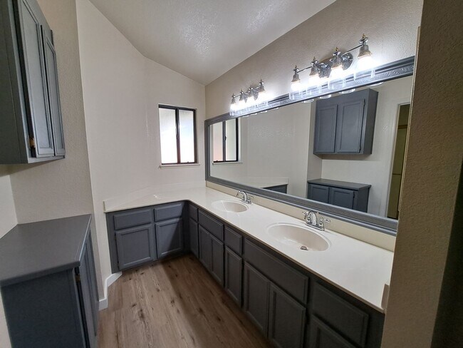 Building Photo - 143 Buttercup Cir