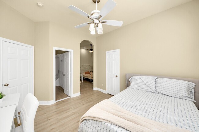 Building Photo - 10342 Solitaire Cir