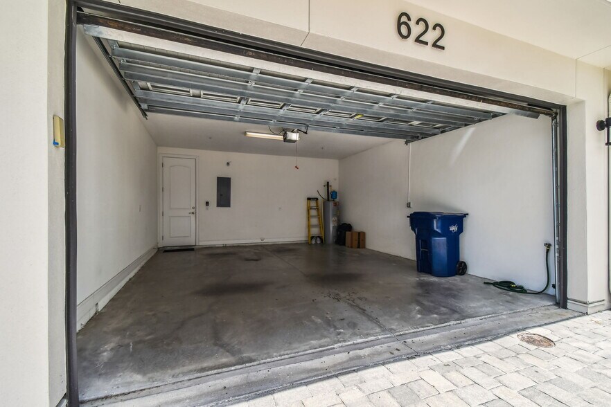 Building Photo - 622 S Matanzas Ave