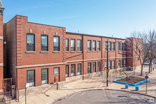 Building Photo - 1820-1840 S Leavitt St