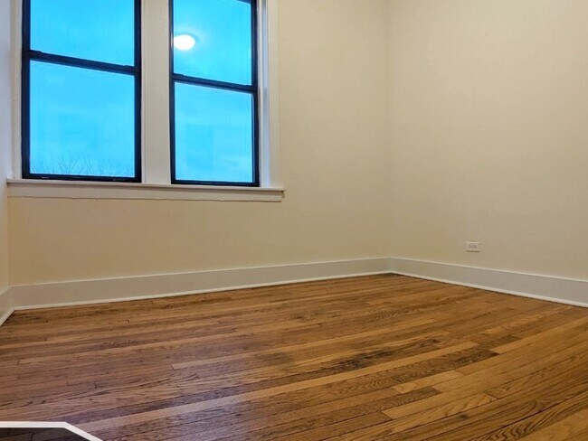 Building Photo - 1534 N Kedzie Ave