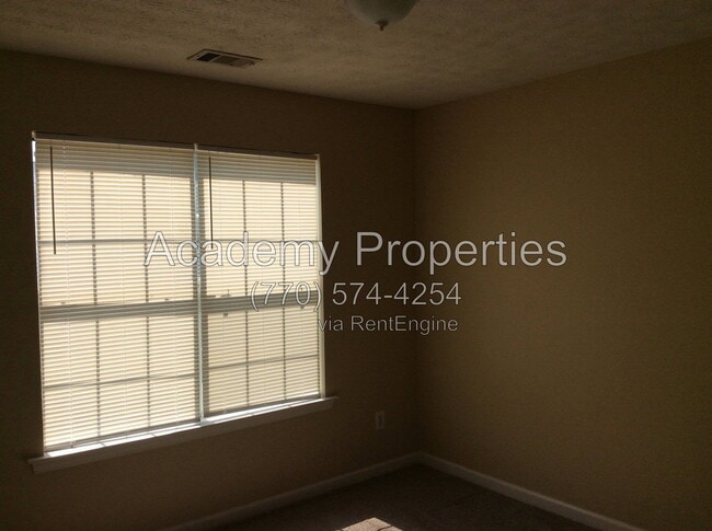 Building Photo - 390 Summer Hill Cir