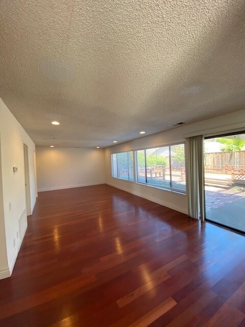 Building Photo - 4483 Oakbrook Ct