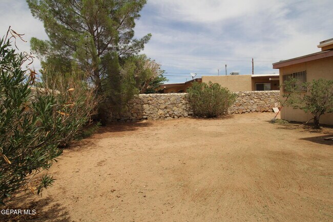 Building Photo - 10711 Ivanhoe Dr